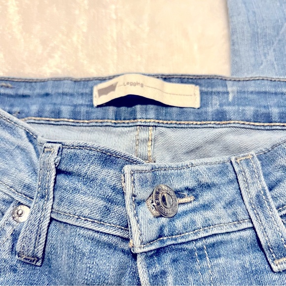 Women’s Levi Legging Light Wash Denim Jeans Size W26 L30 - Picture 4 of 6